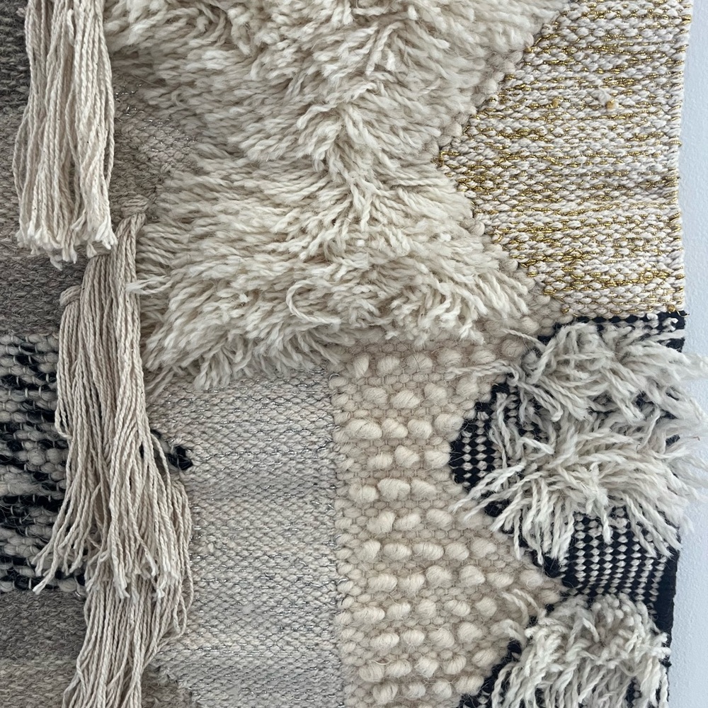 HANGING WALL RUG - Picture 5 of 5